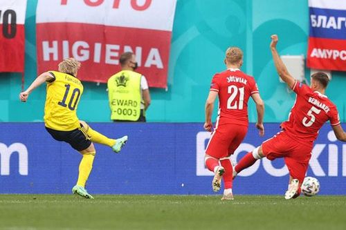 Lewandowski cùng đồng đội bị loại từ vòng bảng