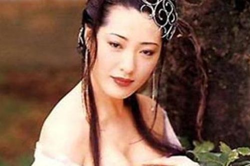 'Mỹ nhân vòng 1 đẹp nhất châu Á' hóa thành dâm phụ Phan Kim Liên đình đám, sau phải cắt ngực và cái kết bất ngờ bên chồng đại gia