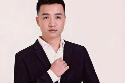 Bất ngờ profile người chồng đấm Cô Xuyến bật máu: CEO kiêm diễn giả, kém 3 tuổi và có con riêng trước khi lấy Hoàng Yến