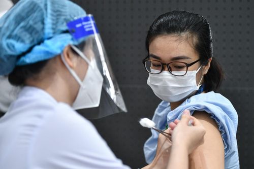 Hơn 160.000 người ở TP.HCM được tiêm vaccine Covid-19 trong 24 giờ