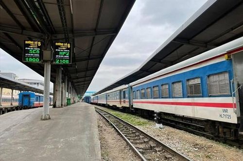 Ngành đường sắt tiếp tục tạm dừng chạy TP Hồ Chí Minh đi miền Trung