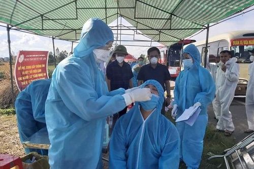 Nghệ An đón gần 1.000 công nhân trở về từ Bắc Giang