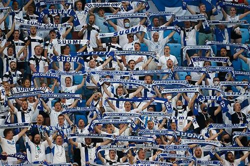 EURO 2020: 100 cổ động viên Phần Lan mắc Covid-19 sau khi trở về từ Nga