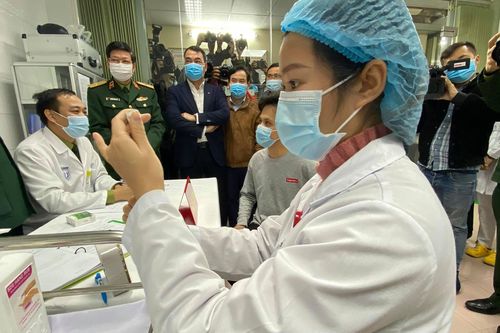 Bộ Y tế yêu cầu đẩy nhanh tốc độ thử nghiệm giai đoạn 3 vaccine Nano Covax