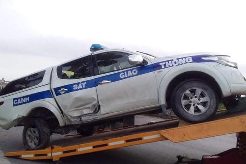 Hải Dương: Xe CSGT va chạm với xe máy, một nữ sinh tử vong