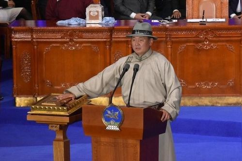 Mông Cổ: Tổng thống đắc cử Ukhnaa Khurelsukh tuyên thệ nhậm chức