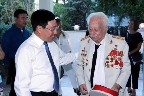 Nguyễn Văn Lập Kostas Sarantiris - Người lính da trắng của Bộ đội cụ Hồ