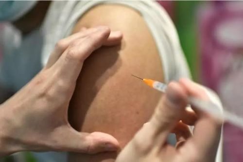 Vắc xin của Pfizer và Moderna có thể dẫn đến trường hợp viêm tim hiếm gặp