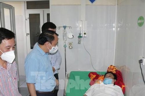 Xúc động hình ảnh bác sĩ kiệt sức sau 11 đêm thức trắng chiến đấu dịch COVID-19