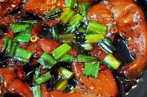 Đậm đà món cá kho của người Việt