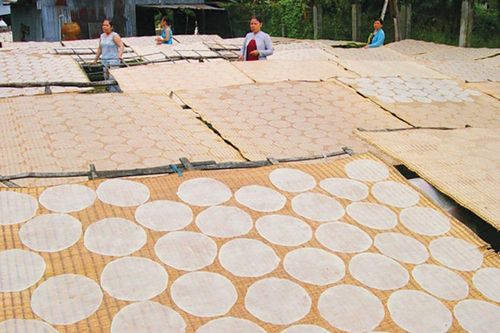 Độc đáo bánh phồng mì Ba Chúc