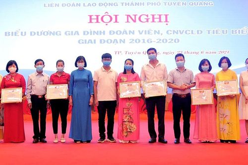 Liên đoàn Lao động thành phố Tuyên Quang: Biểu dương 28 gia đình công nhân viên chức lao động tiêu biểu giai đoạn 2016-2020