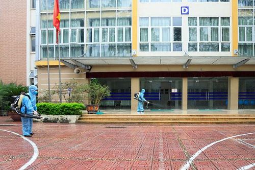 Thi tốt nghiệp trung học phổ thông: Không bật điều hòa, thí sinh đeo khẩu trang khi làm bài