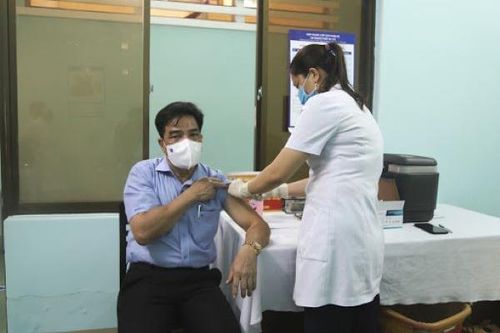 Một vài lưu ý khi tiêm vắc xin phòng COVID-19
