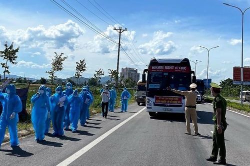 Nghệ An đón gần 1.000 lao động trở về từ Bắc Giang
