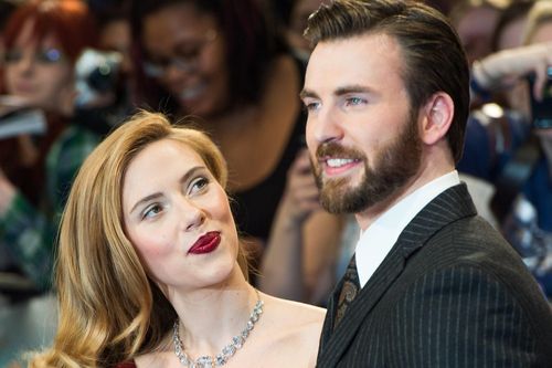 Scarlett Johansson nói về tình bạn 17 năm với Chris Evans