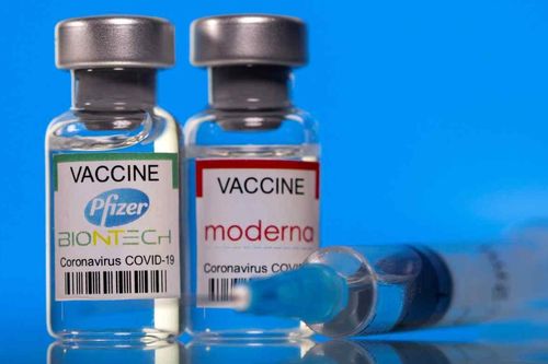 Mỹ cảnh báo thêm triệu chứng với vaccine Pfizer và Moderna