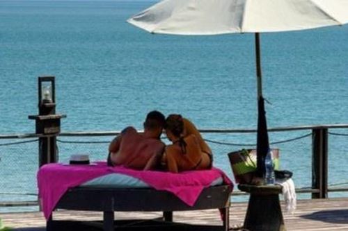 Phuket cấm khách du lịch ở chung với dân địa phương