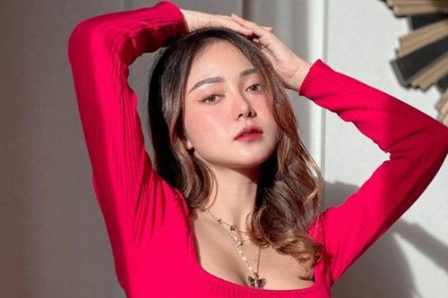 Từng là 'thiên thần đồng phục', hotgirl 'bẻ lái' gu thời trang rực lửa