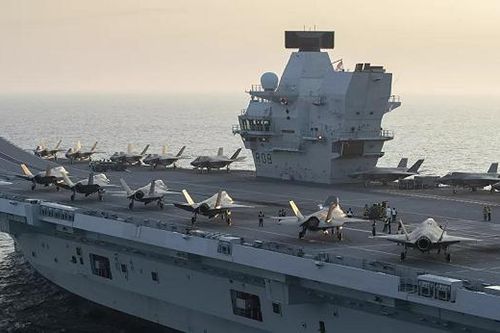 Nga tập trận tên lửa gần tàu HMS Queen Elizabeth của Anh