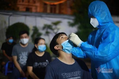 TP.HCM tăng tốc lấy mẫu xét nghiệm 5 quận, huyện nhiều ca Covid-19