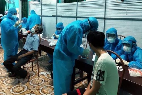 Thái Bình huy động tổng lực lấy 2.600 mẫu bệnh phẩm trong đêm