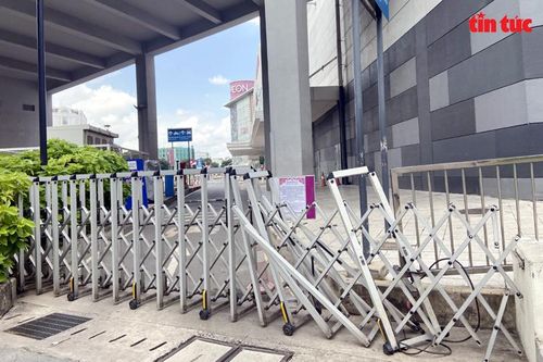 Siêu thị Aeon Mall Tân Phú vắng lặng vì liên quan đến ca nghi mắc COVID-19