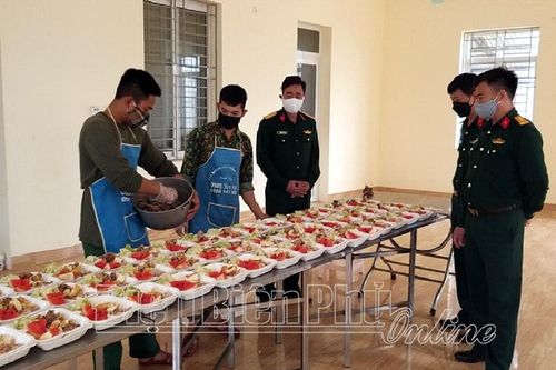 Cùng dân chống dịch ở Nậm Pồ