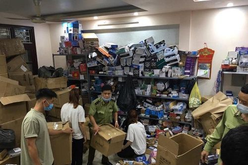 Quản lý thị trường Hà Nội: Kiểm tra, xử lý 2 cơ sở kinh doanh chuyên bán hàng qua mạng