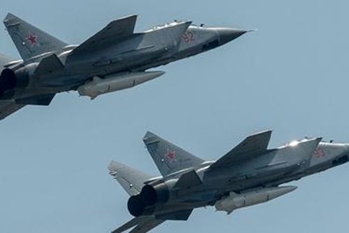 Tiêm kích MiG-31K 'cõng' siêu tên lửa Kinzhal làm nhiệm vụ ở Syria
