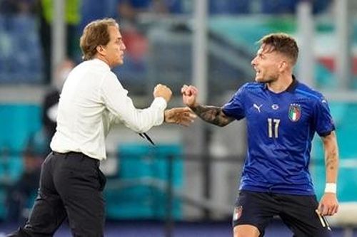 Italia thành công nhờ từ bỏ 'cái tôi'