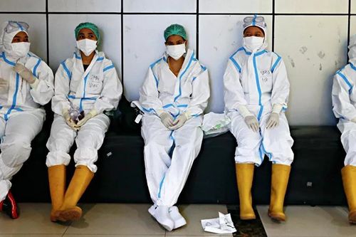 Gần 1.000 nhân viên y tế Indonesia chết vì COVID-19