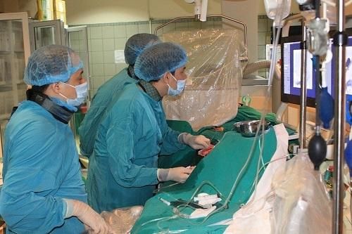 Lần đầu tiên Việt Nam thực hiện can thiệp chảy máu sau sinh do tổn thương động mạch trực tràng