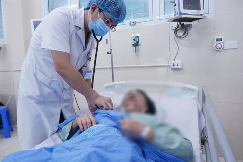 Đi chợ giữa trưa, cụ bà sốc nhiệt nguy kịch do nắng nóng