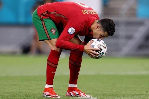 Người Bỉ sợ những quả penalty của Ronaldo