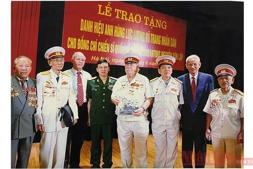 Tưởng nhớ chiến sĩ quốc tế, Anh hùng Lực lượng vũ trang nhân dân Việt Nam Kostas Sarantidis Nguyễn Văn Lập