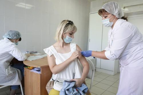 Moscow tăng tốc chiến dịch tiêm vaccine