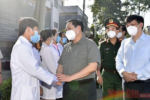 Bình Dương phải vừa thực hiện nghiêm quy định phòng chống dịch, vừa nỗ lực sản xuất kinh doanh