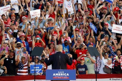 Biển người tham dự cuộc mít tinh của cựu Tổng thống Donald Trump