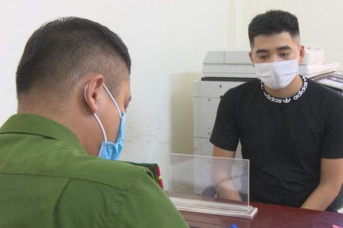 Làm giả con dấu để 'thông chốt'' kiểm dịch COVID-19