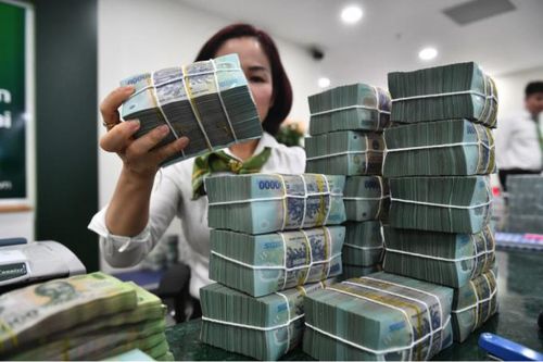Chênh lệch giữa lãi suất huy động và cho vay còn cao, ngân hàng nên giảm tiếp lãi vay?