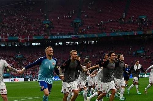 Đan Mạch càng đá càng hay, Italia vất vả vào tứ kết