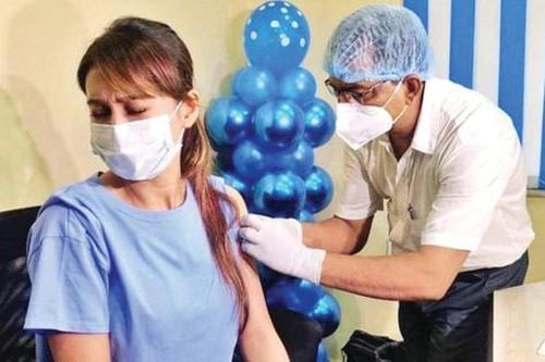 Hàng ngàn người Ấn Độ bị lừa tiêm vắc-xin giả