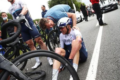 Video hàng chục tay đua ngã, chấn thương tại chặng mở màn Tour de France