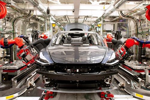 Tesla thu hồi 285.000 xe ở Trung Quốc vì lỗi tăng tốc đột ngột