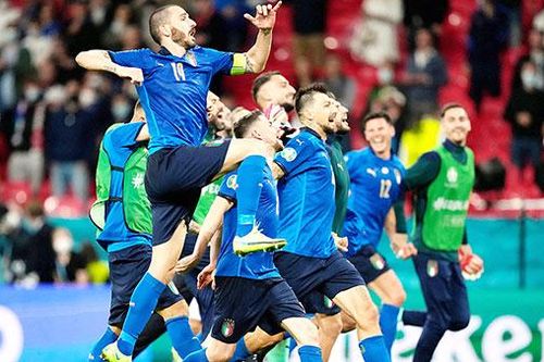 EURO 2020: Azzurri trên đường tìm lại nửa thế kỷ đánh mất