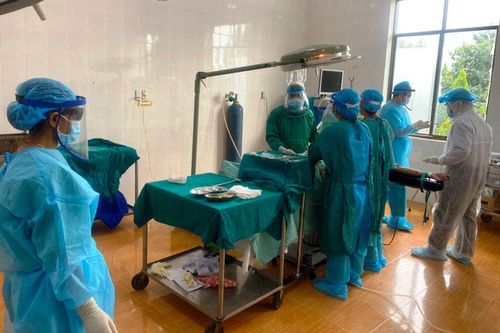 Cát Tiên: Thực hiện phương châm 4 tại chỗ để mổ ruột thừa cho bệnh nhân đang thực hiện cách ly Covid-19