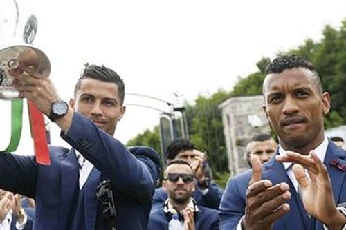 Ai sẽ tiếp tục chạy khi Ronaldo dừng bước?