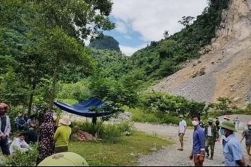 Một công nhân bị đá đè tử vong