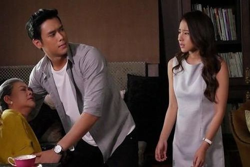 Sau đêm tân hôn em dâu đột ngột biến mất, nhà tôi kinh hoàng nhìn đống tiền mừng cưới ngổn ngang dưới nền nhà